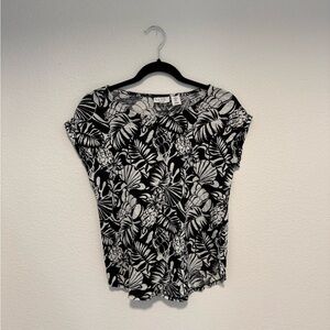 Linen Floral Pineapple Black and White Women's Top